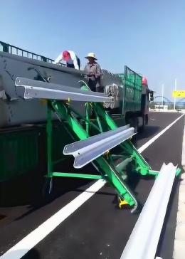 车辆自带简易卸车工具，便捷高效，安全与便利并重