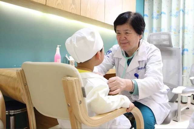 儿童医院内科专家，守护儿童健康的坚实后盾