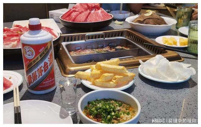 吃火锅配什么饮料，完美搭配让美食体验更上一层楼