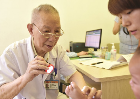 儿科专家宋，医术精湛，关爱儿童健康的楷模