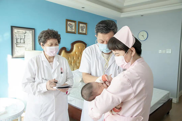 卫生部国家级新生儿专家，守护新生儿的健康之路