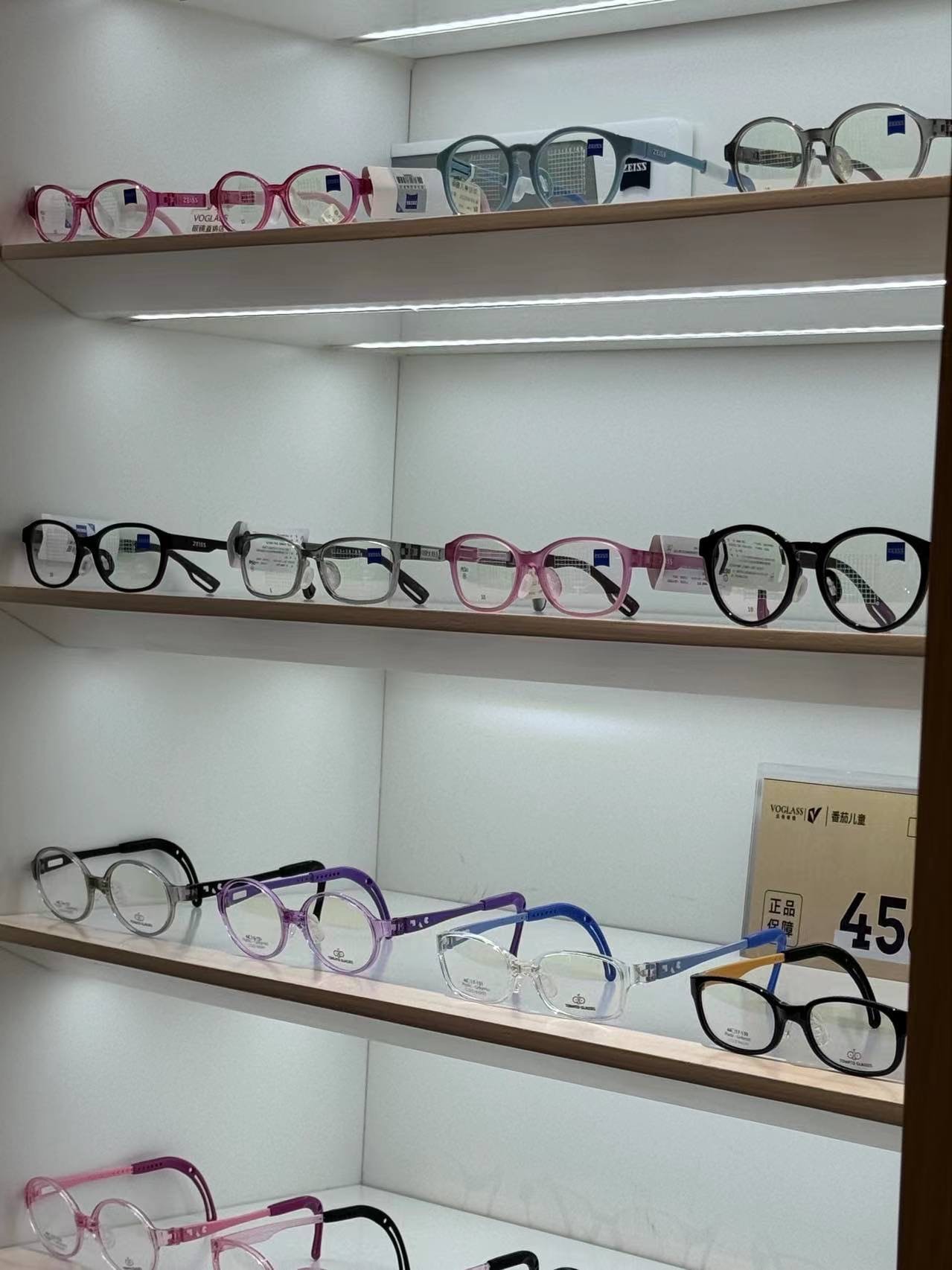 沃格眼镜专营店的真假探究