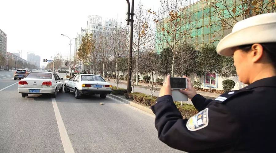 交警定责图标，交通管理的新视角