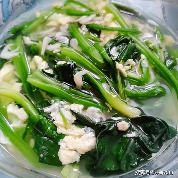 速冲菠菜蛋花汤，一道美味健康的家常汤品