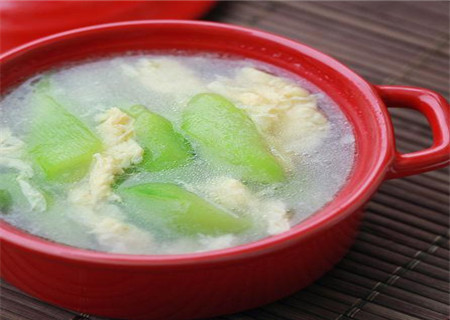 番茄蛋花汤与哺乳期的奶水，一种营养汤品的功效与争议