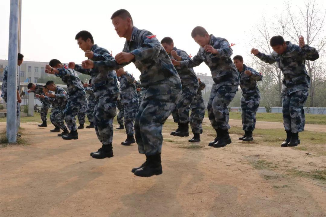 伞兵匕首，空降战士的利刃之魂