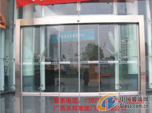 自动门重叠门图片，现代建筑的优雅与实用性的完美结合