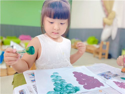 幼儿中班美术赏析课，探索与体验的艺术之旅