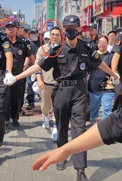 小班美术手拉手反思，探索美术教育的点滴体会