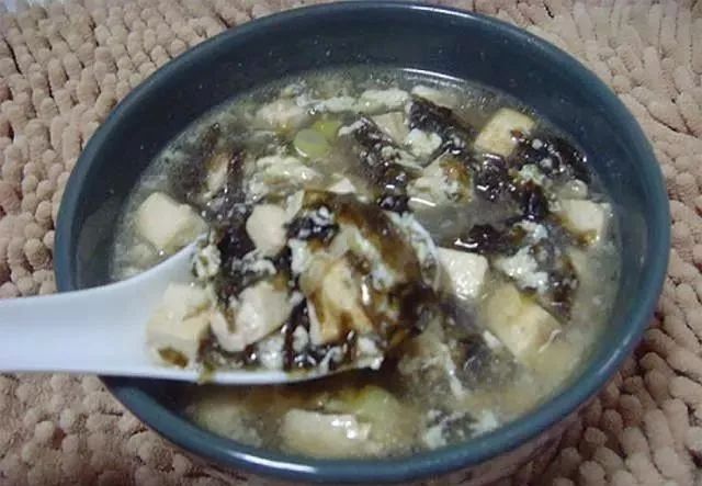 豆腐紫菜蛋花汤，一道家常美食的烹饪与品味
